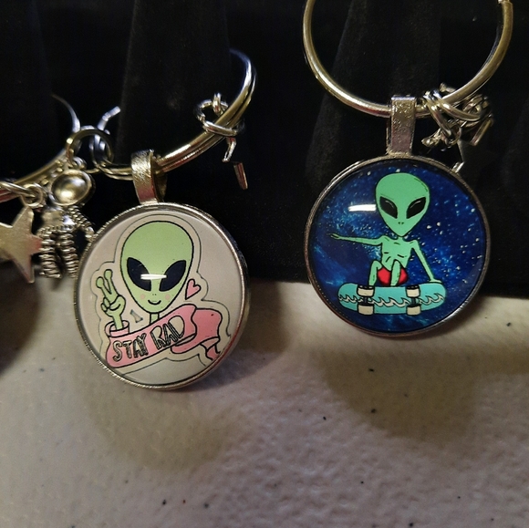 Alien Keychains 4pc - Picture 4 of 5